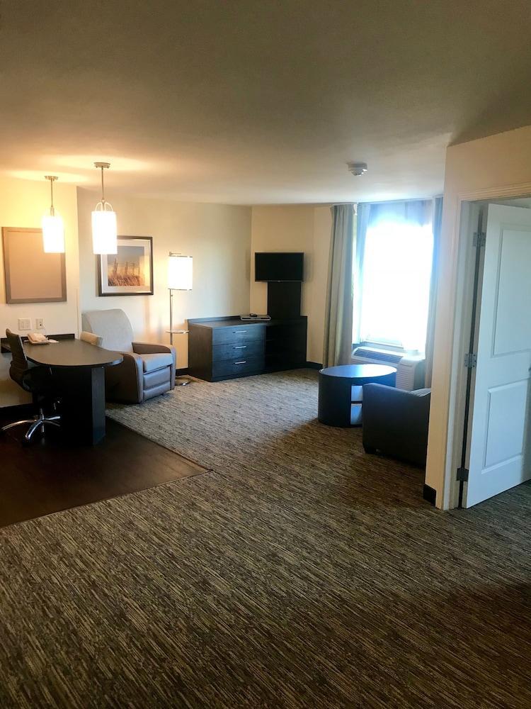 Candlewood Suites Lincoln By Ihg Экстерьер фото